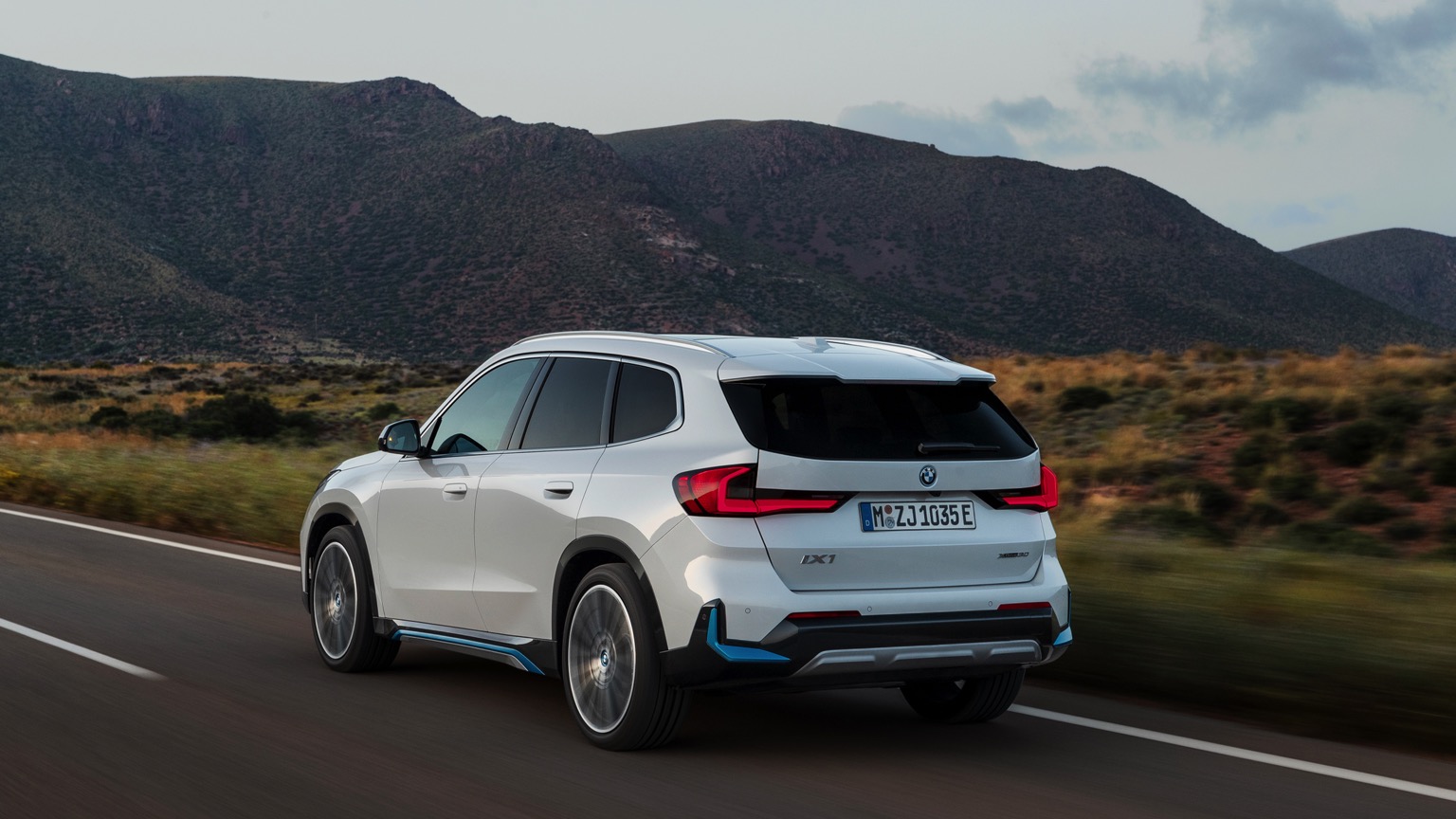 BMW_iX1_2022-19