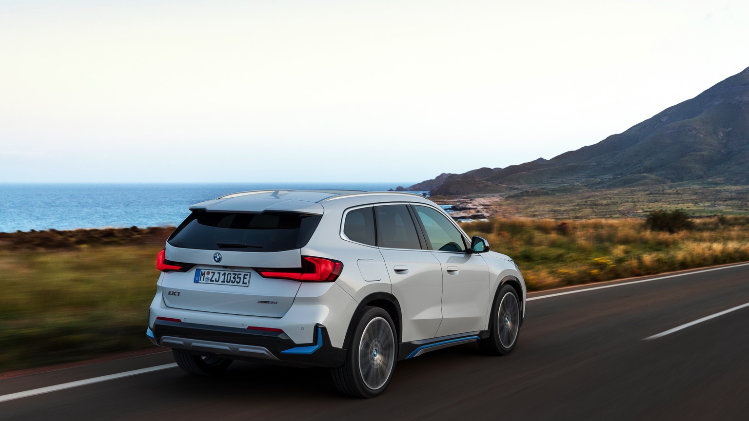 BMW_iX1_2022-2