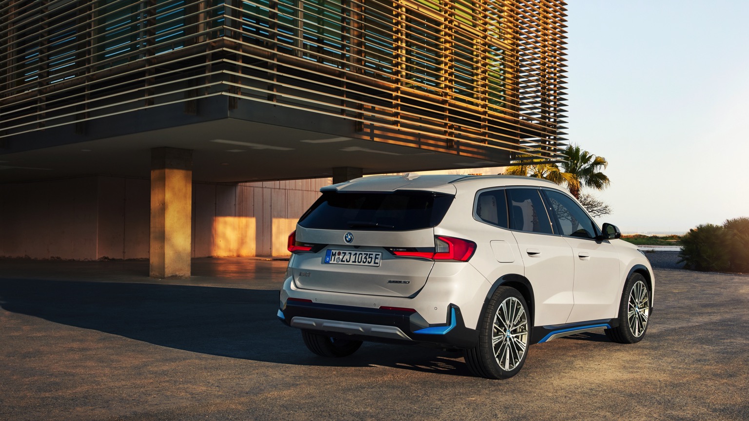 BMW_iX1_2022-24