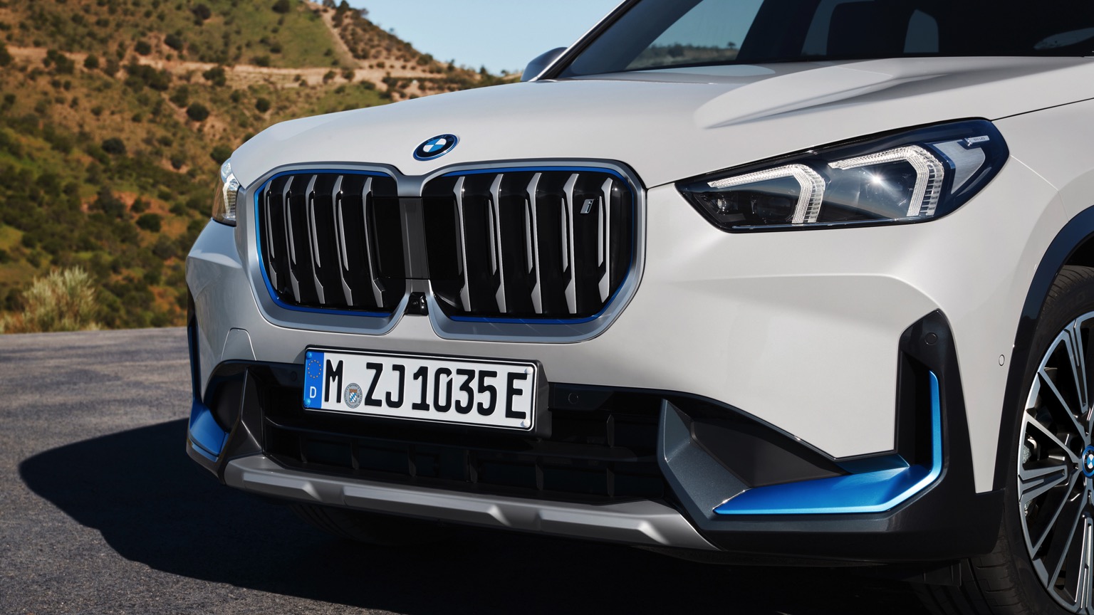 BMW_iX1_2022-27