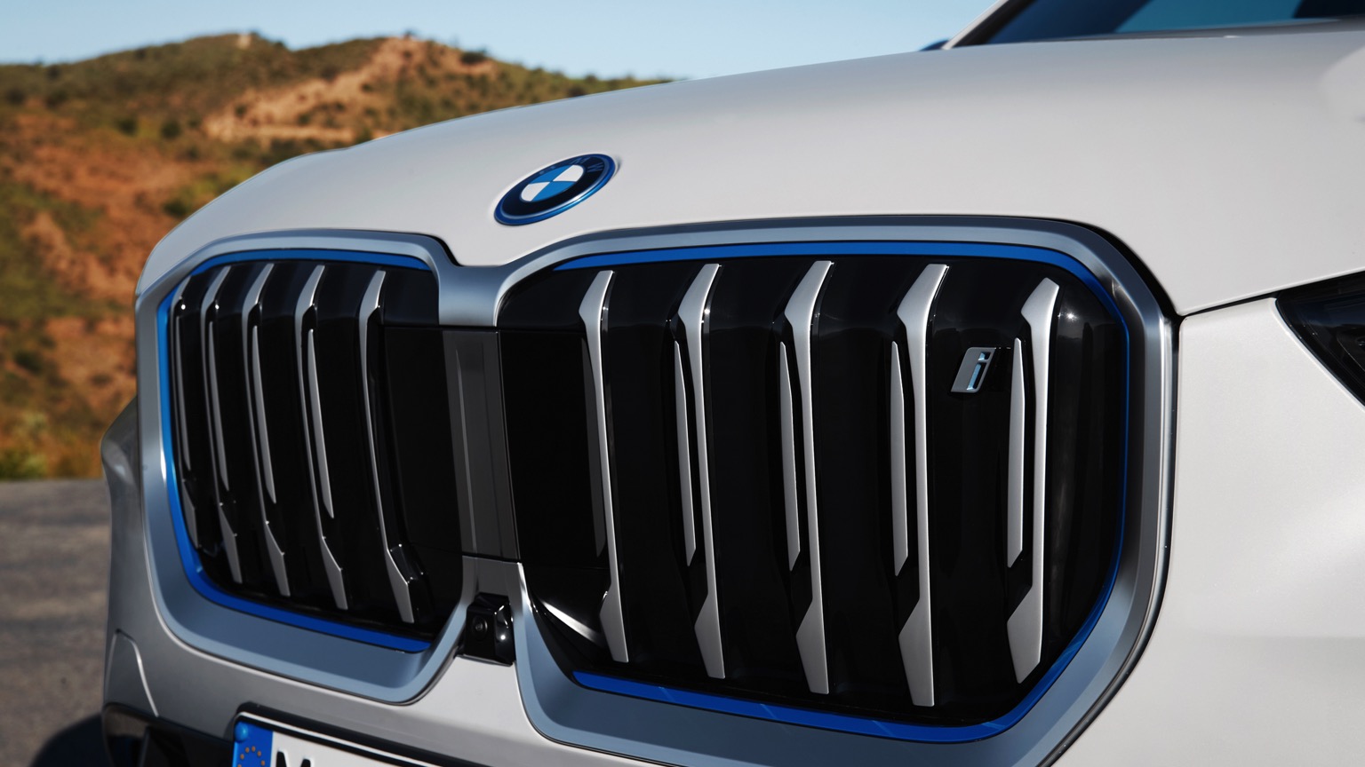 BMW_iX1_2022-28