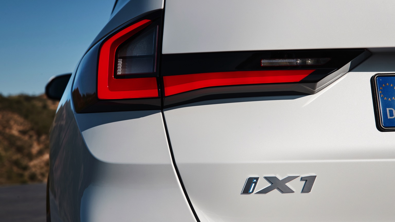 BMW_iX1_2022-30