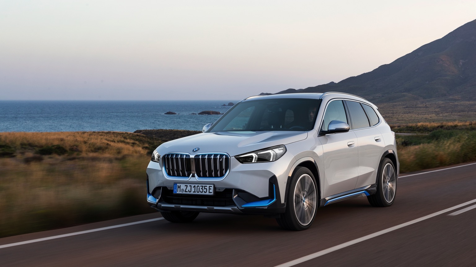 BMW_iX1_2022-4