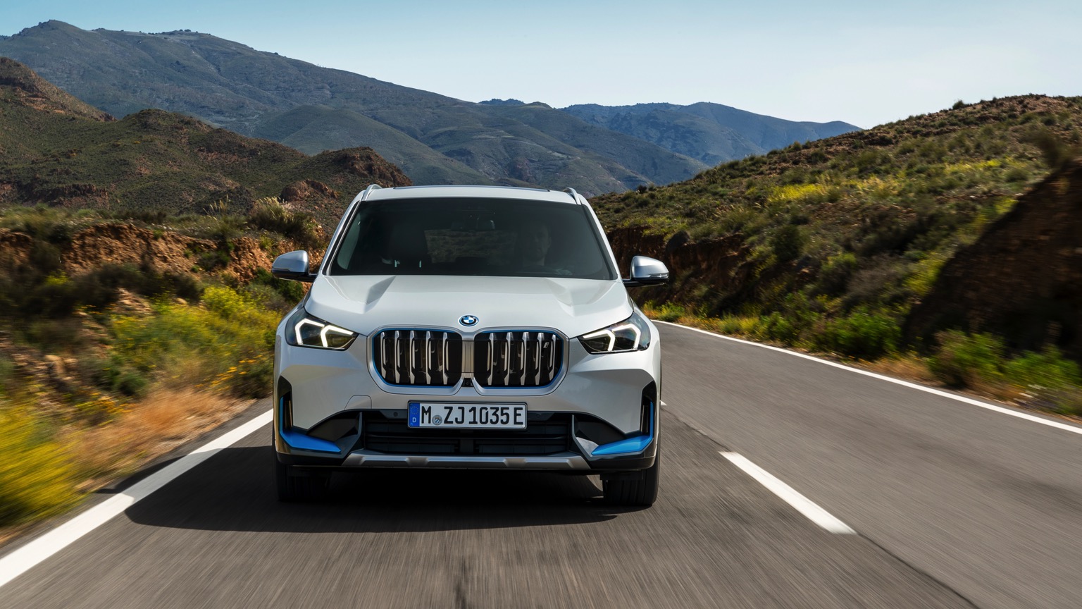 BMW_iX1_2022-5