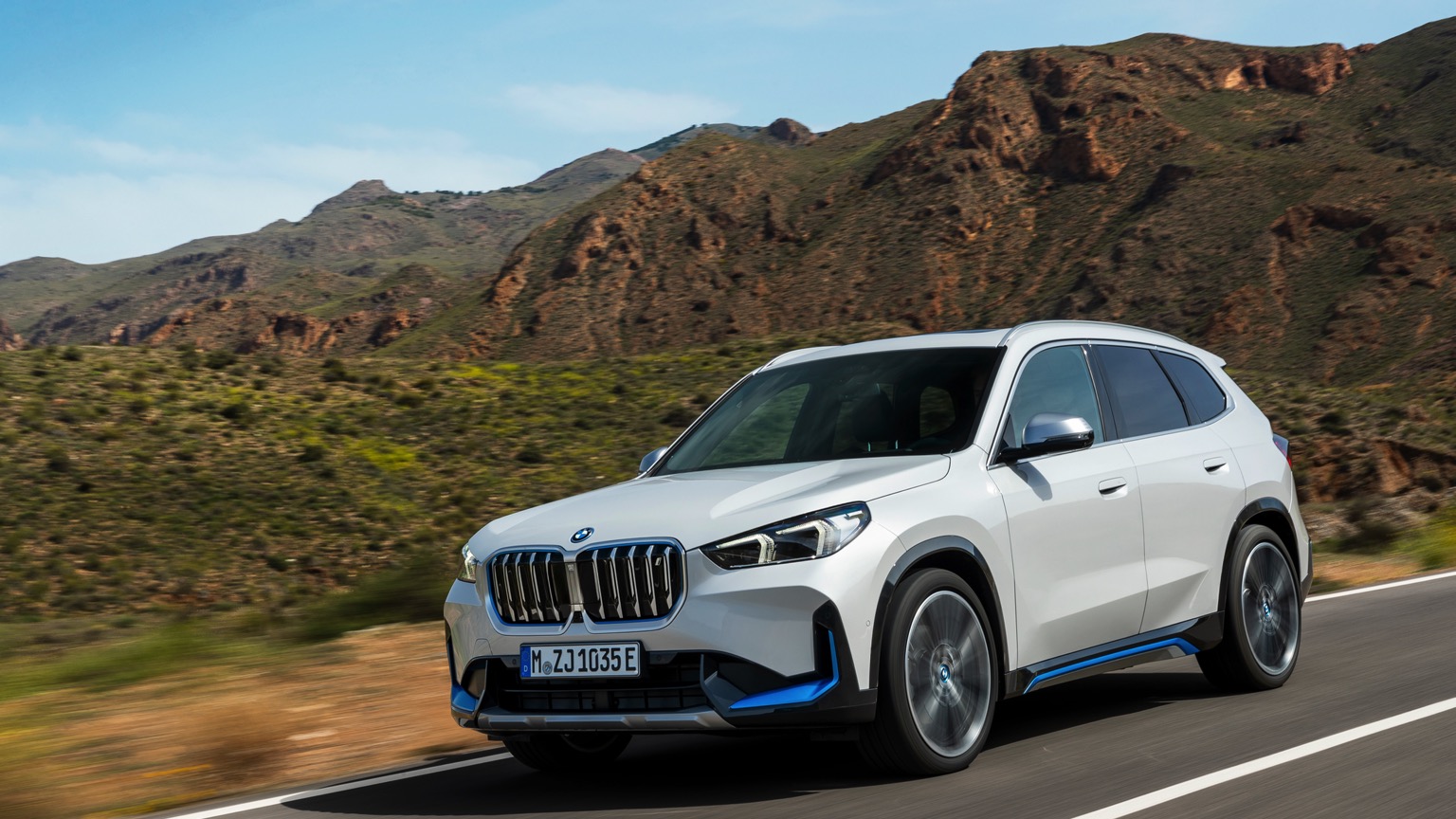 BMW_iX1_2022-6