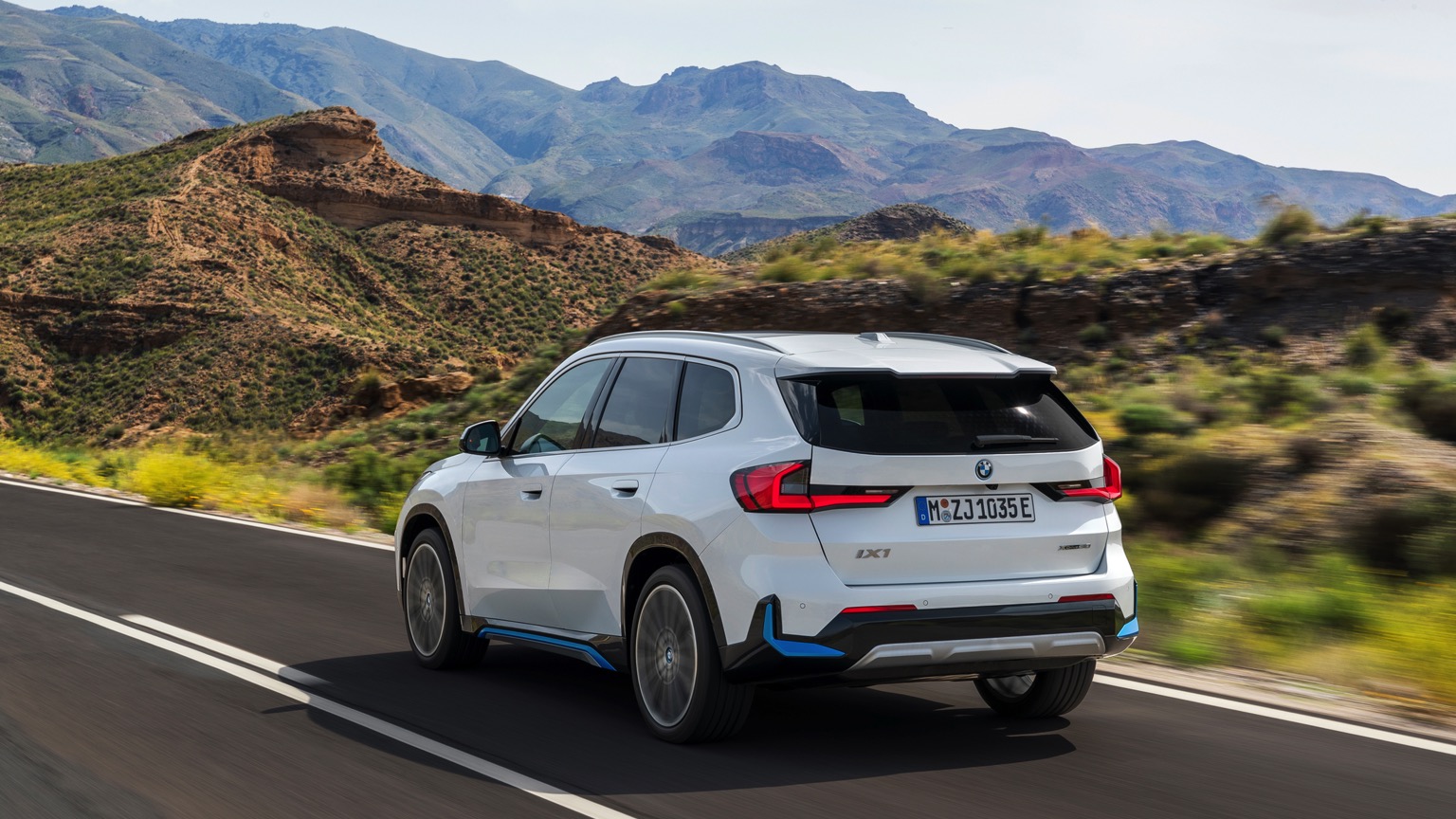 BMW_iX1_2022-7