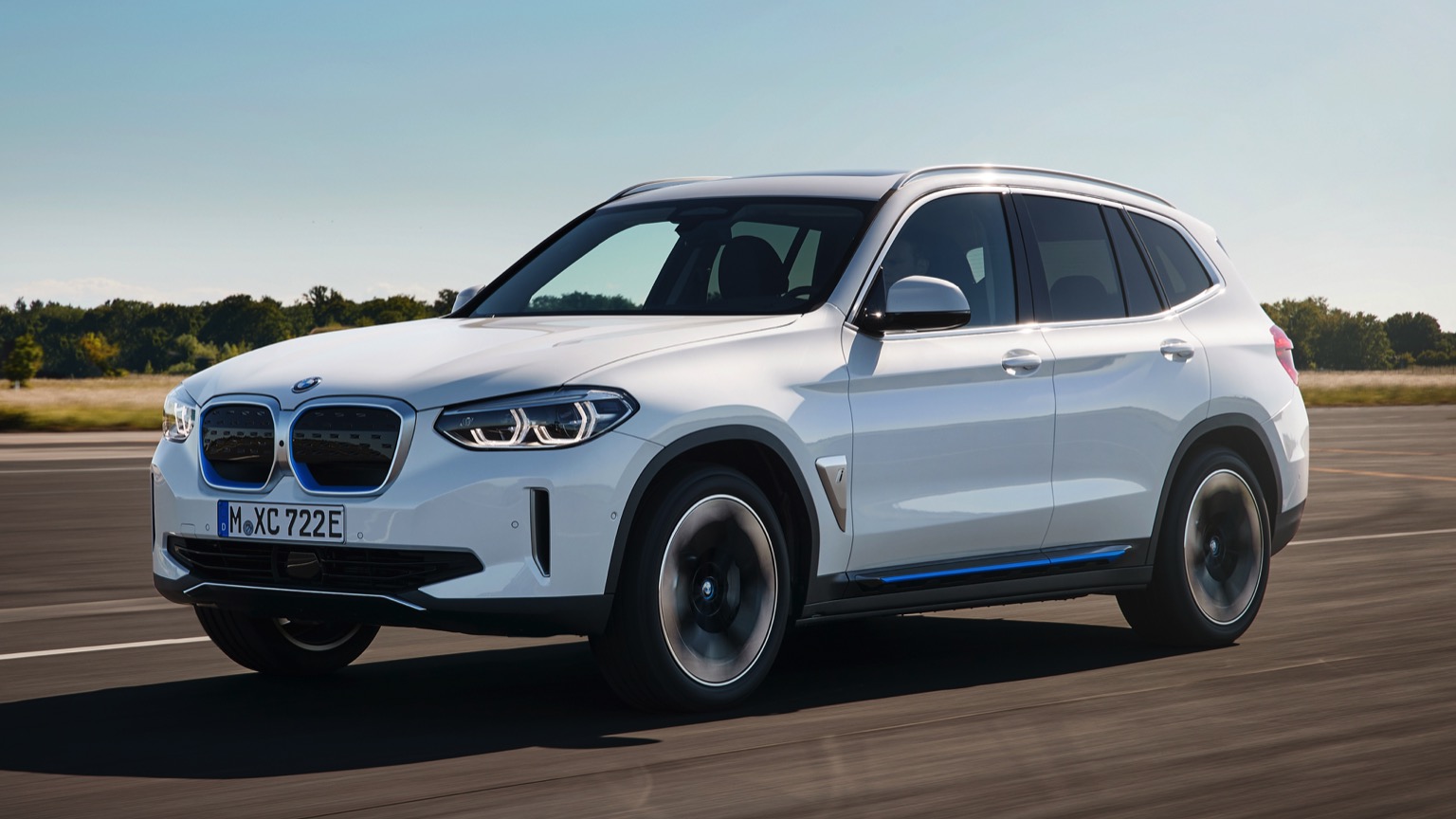 BMW_iX3-1