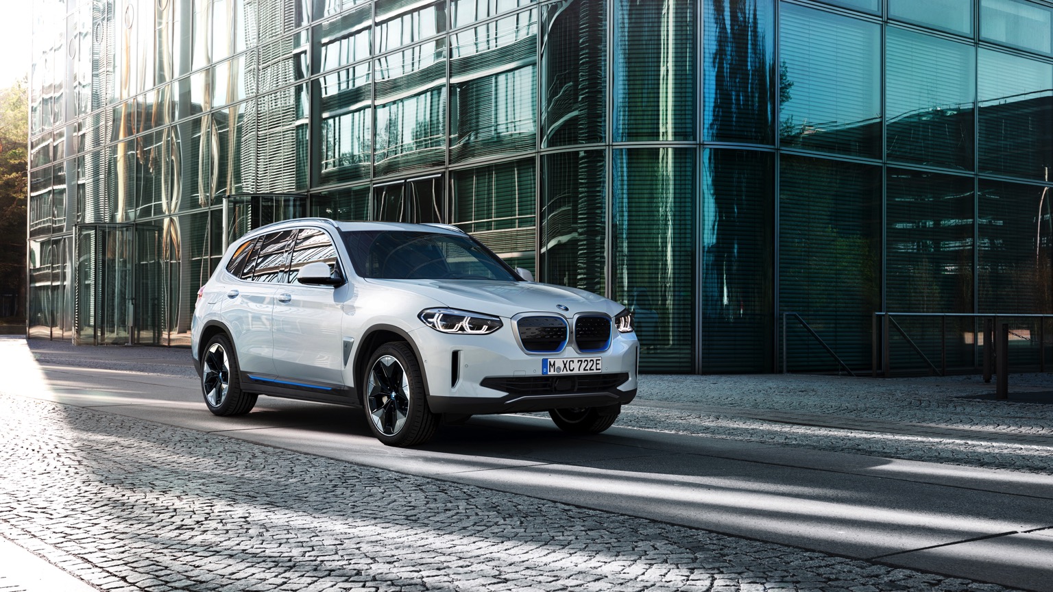 BMW_iX3-10