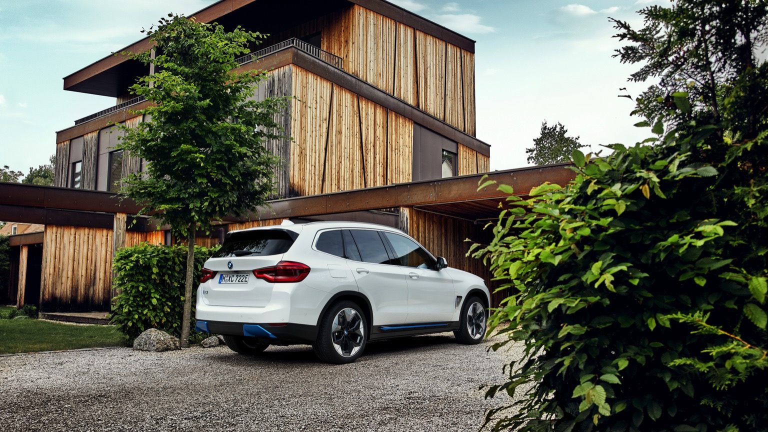 BMW_iX3-12