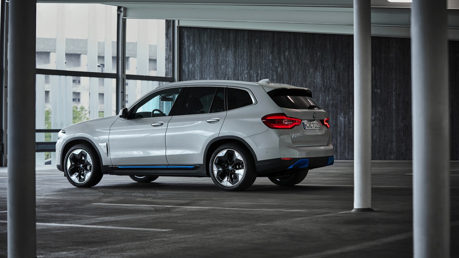 BMW_iX3-14