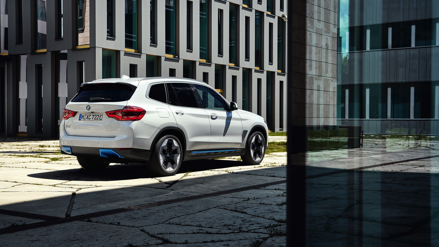 BMW_iX3-16