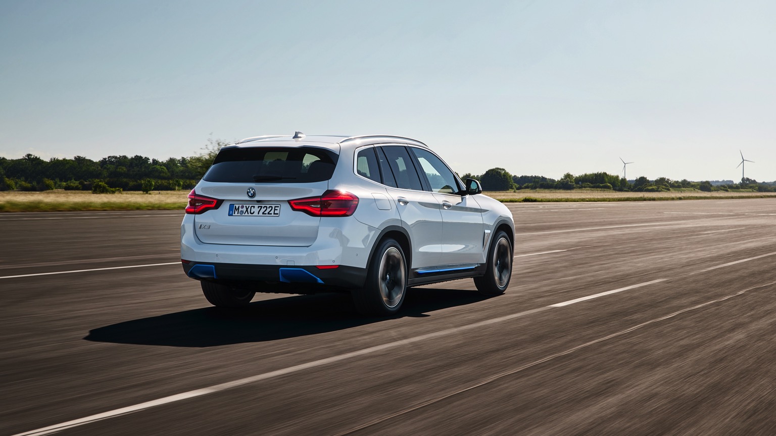 BMW_iX3-2