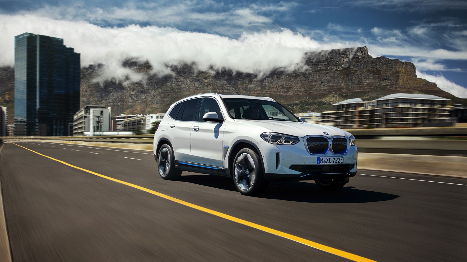 BMW_iX3-3
