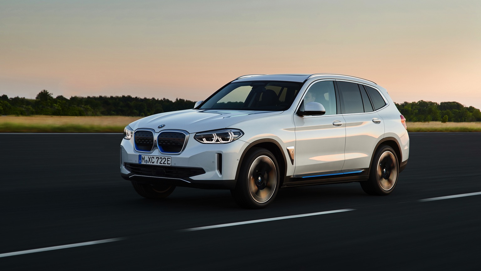 BMW_iX3-6