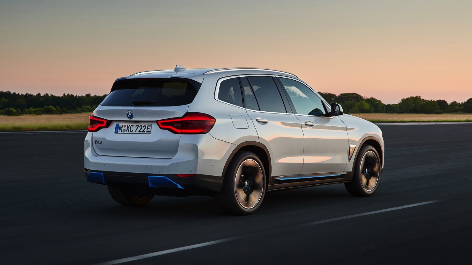 BMW_iX3-7
