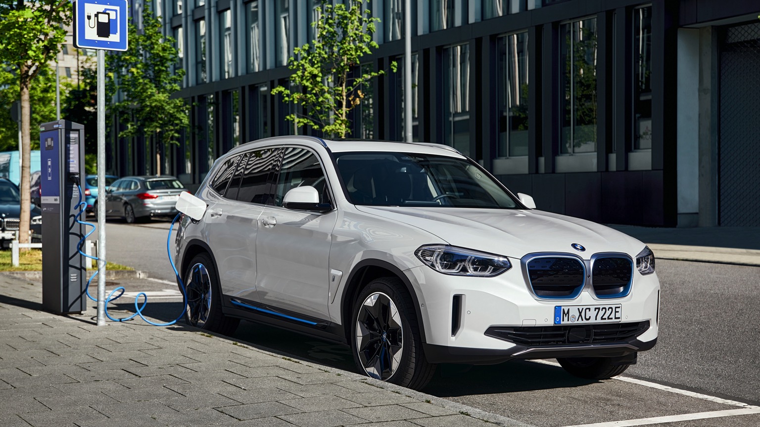 BMW_iX3-8