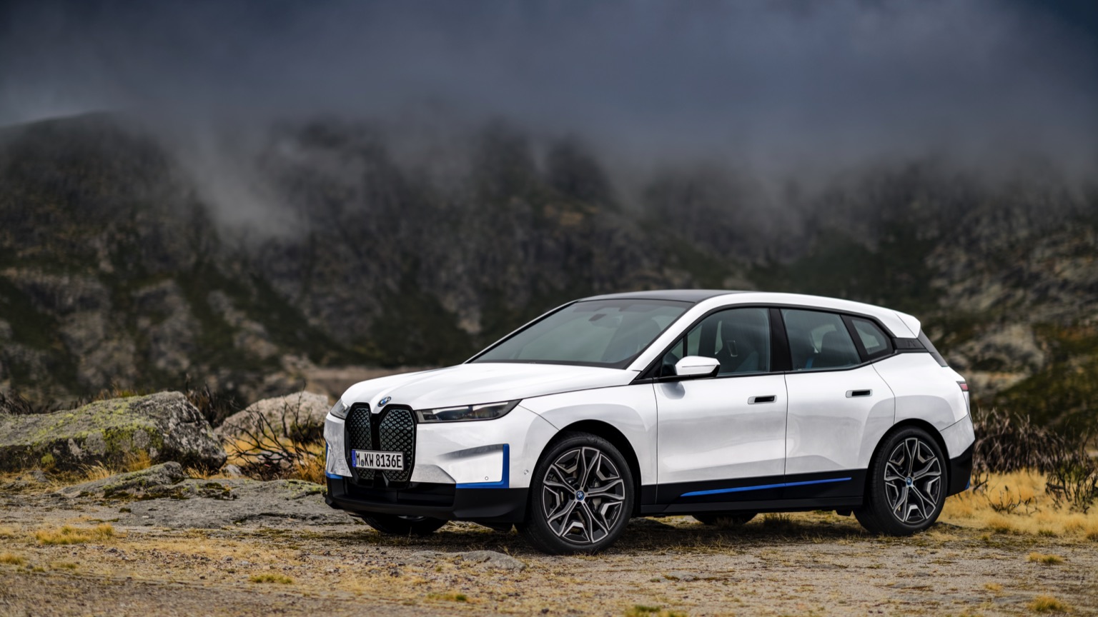 BMW_iX_2022-19
