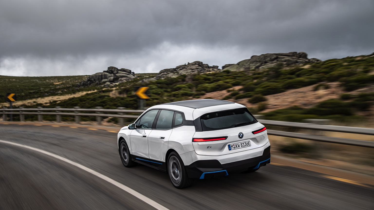 BMW_iX_2022-23