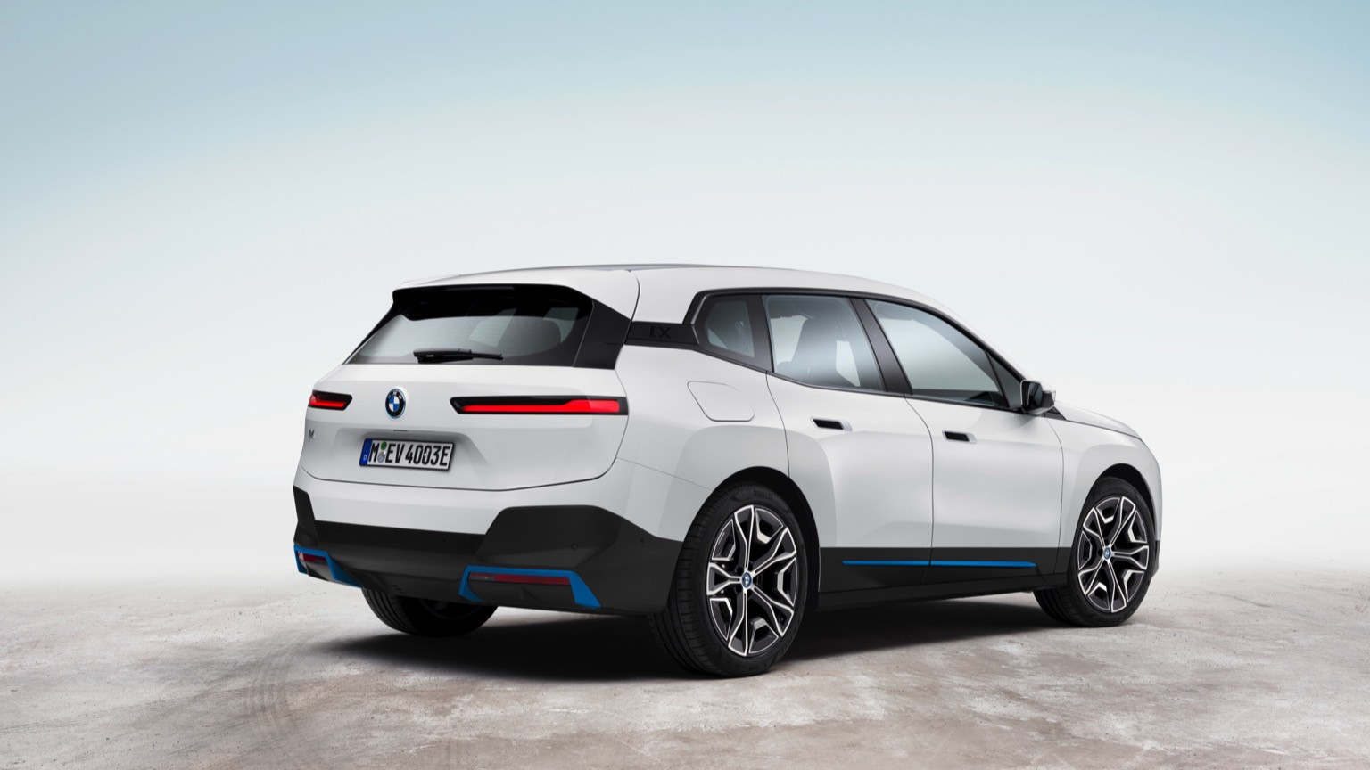 BMW_iX_2022-3