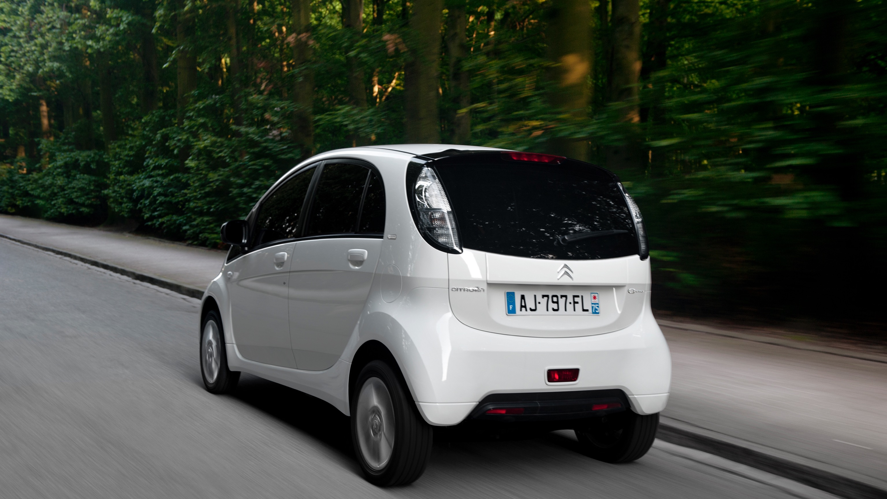 Citroen_C-Zero-10