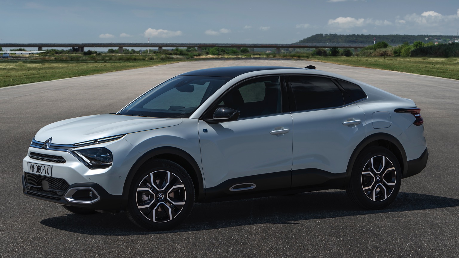Citroen_e-C4_X-13