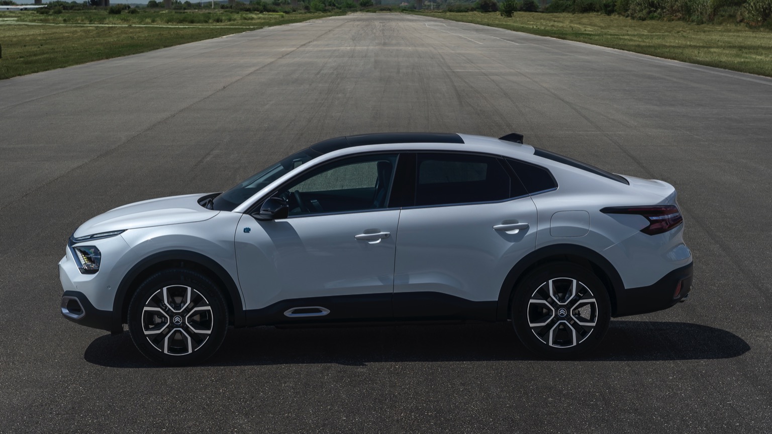 Citroen_e-C4_X-14