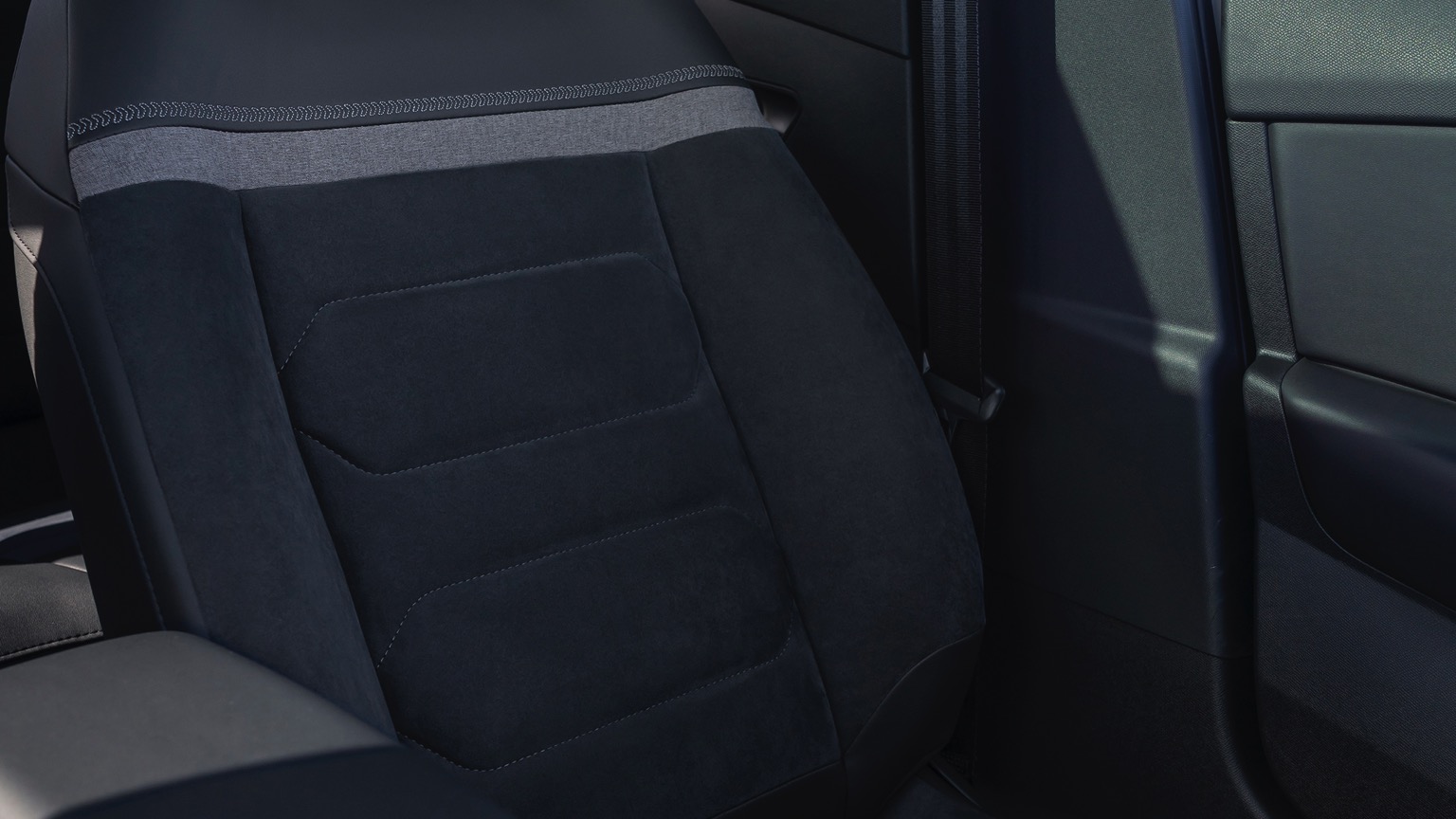Citroen_e-C4_X-28