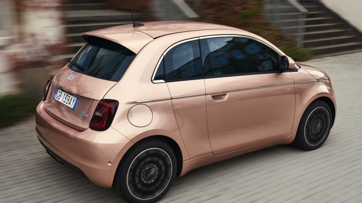 Fiat_500e_3plus1_2020-3