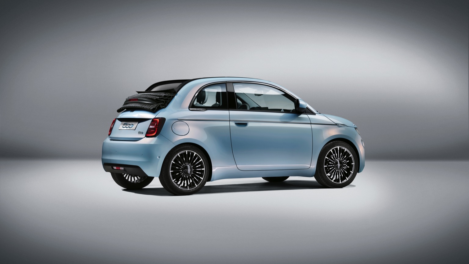 Fiat_500e_Convertible_2020-13