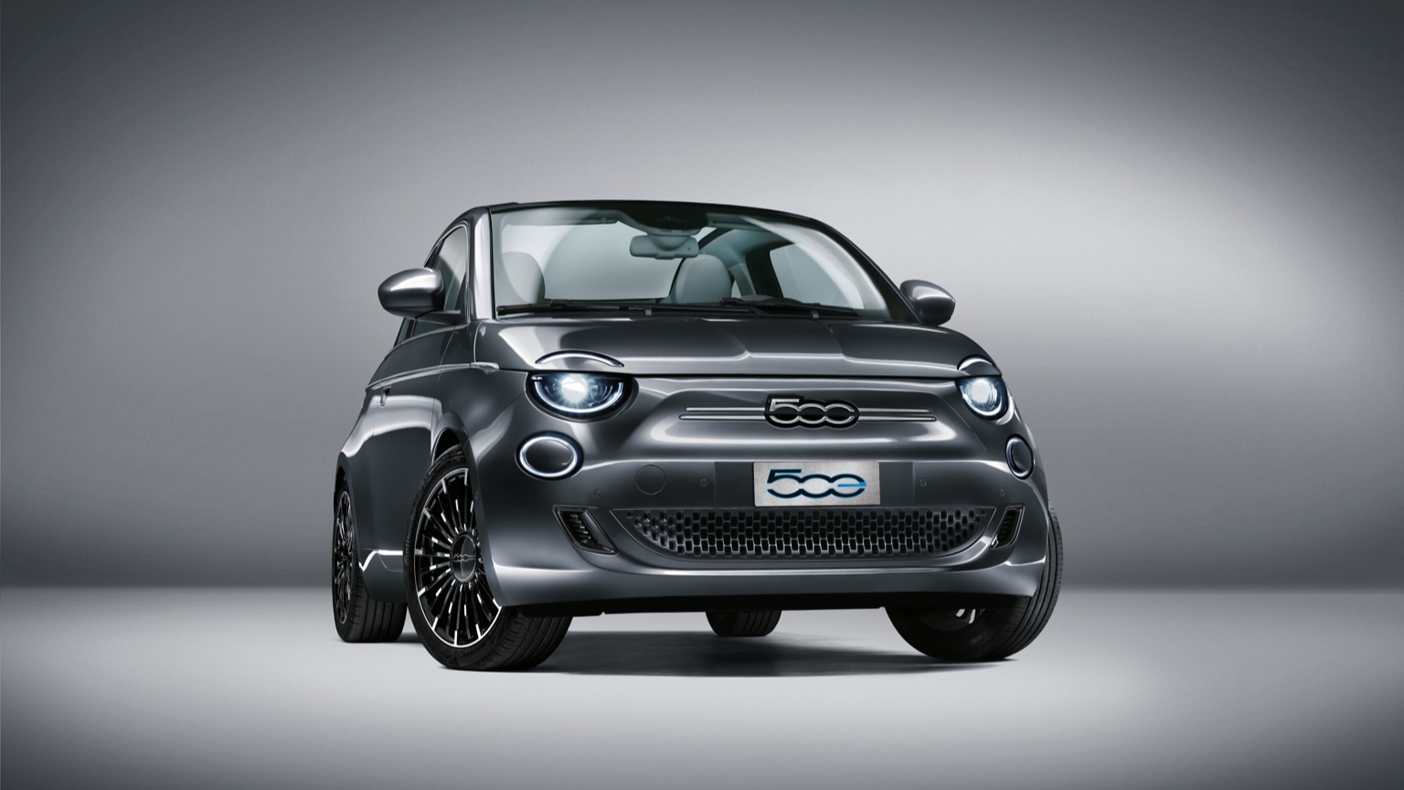 Fiat_500e_Convertible_2020-3
