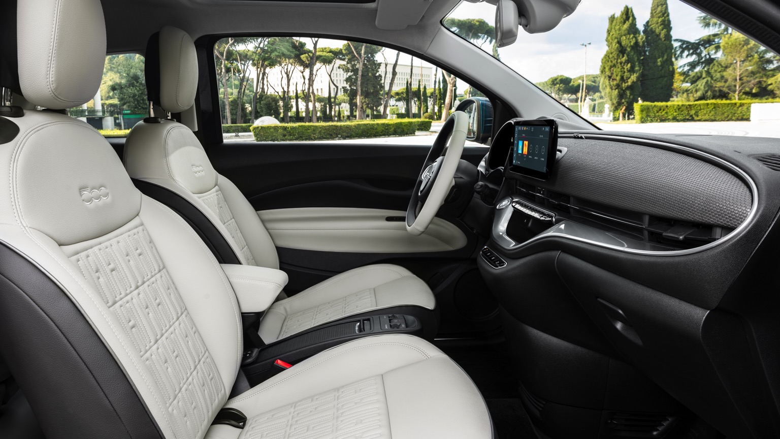 Fiat_500e_Hatchback_2020-10
