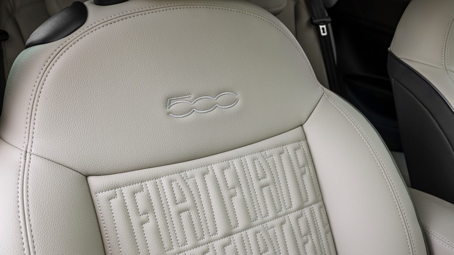 Fiat_500e_Hatchback_2020-13