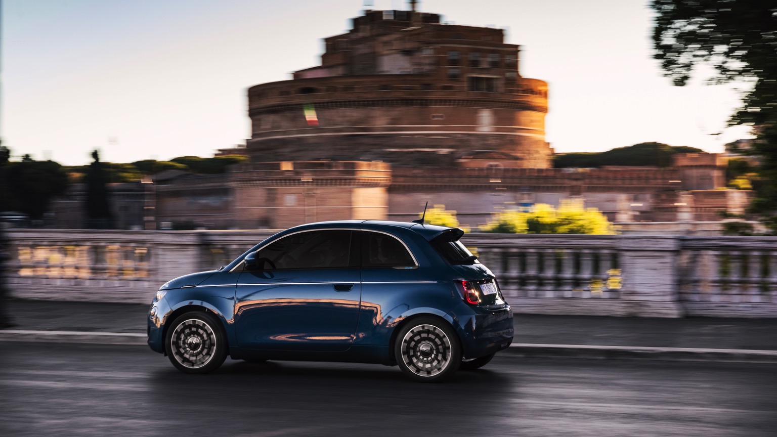 Fiat_500e_Hatchback_2020-5
