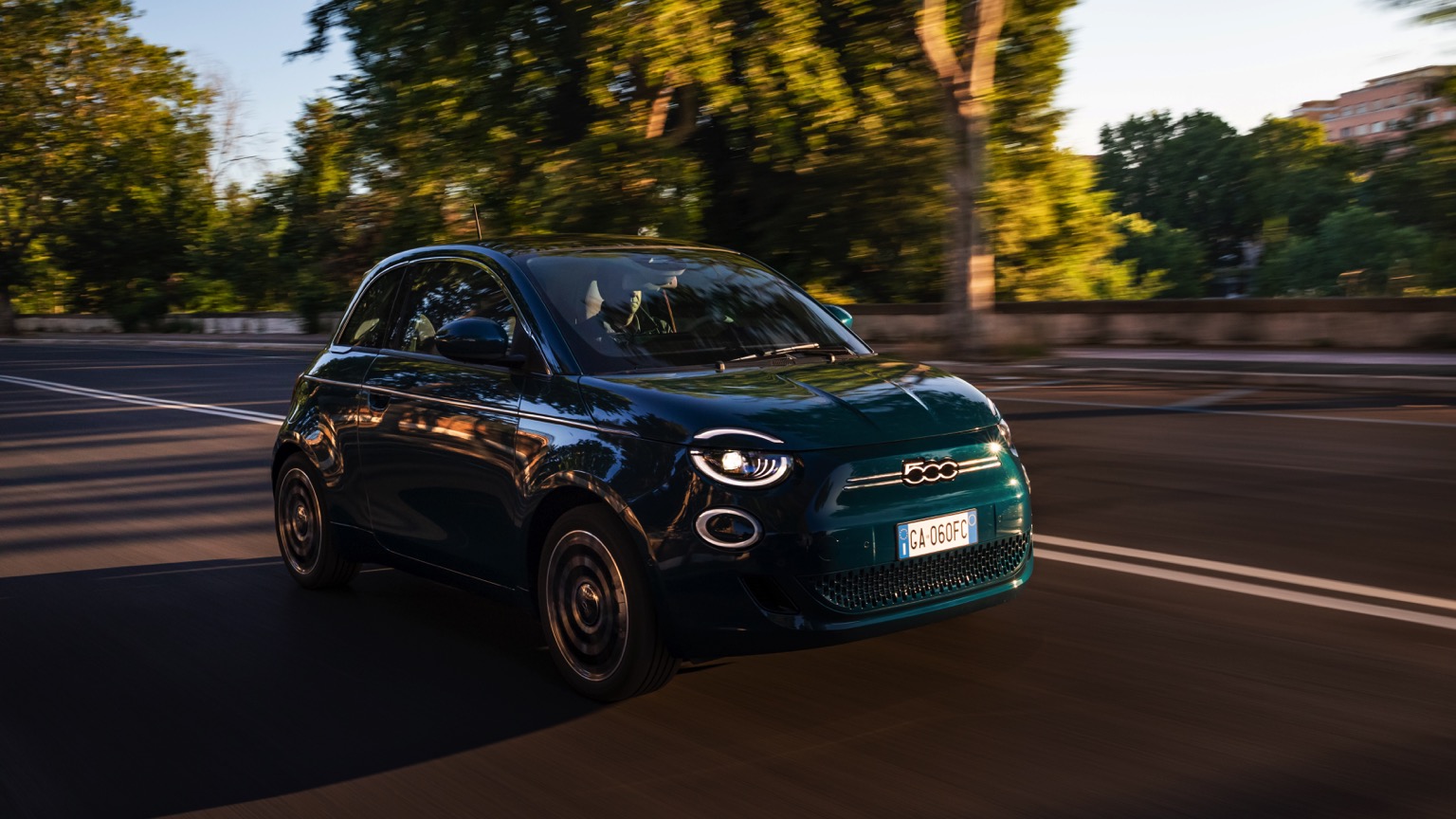 Fiat_500e_Hatchback_2020-7