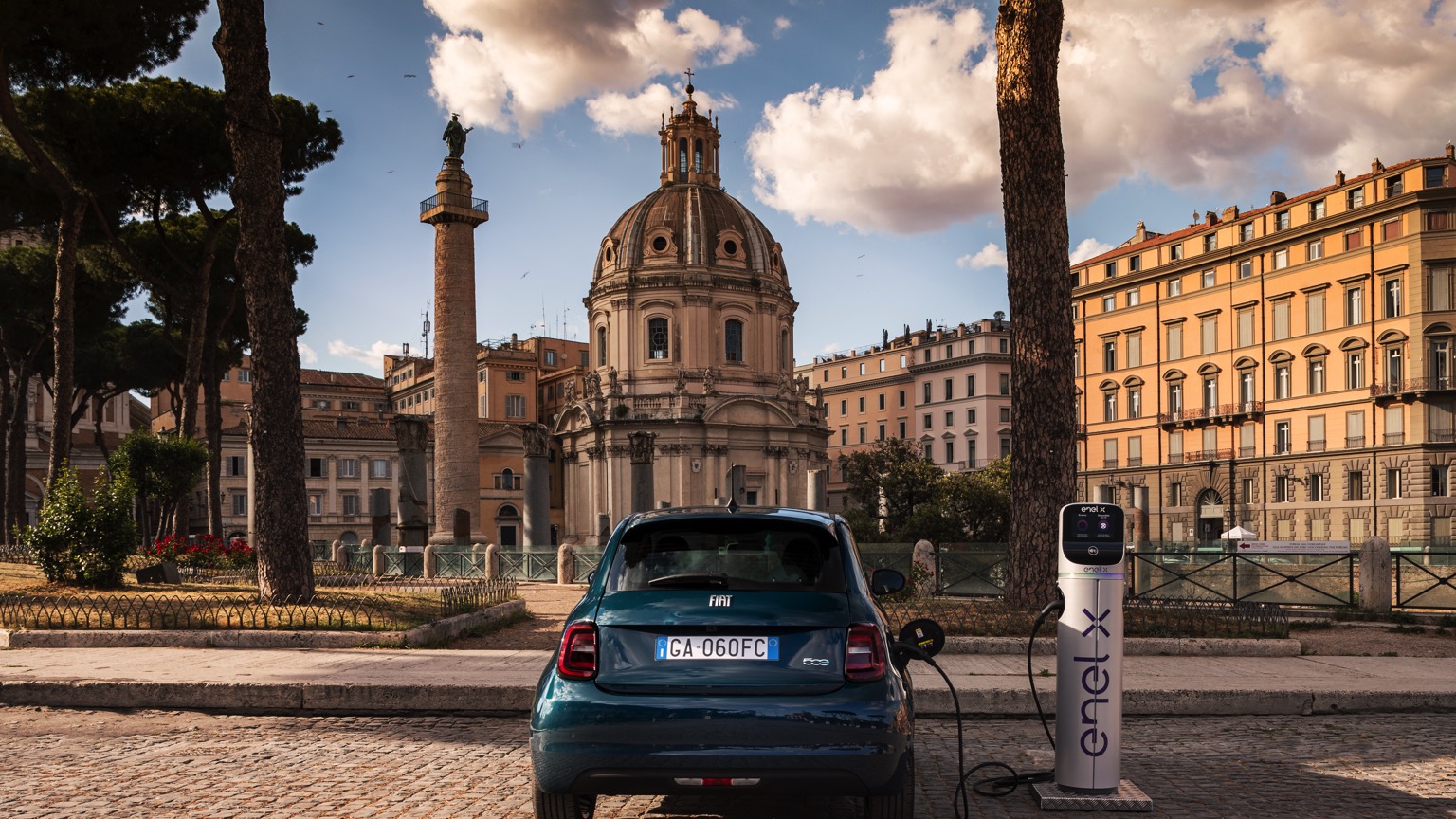 Fiat_500e_Hatchback_2020-8
