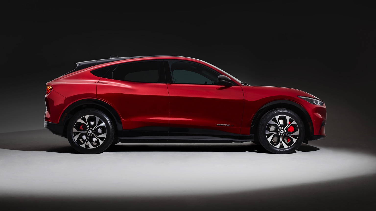 Ford_Mustang_Mach-E-10
