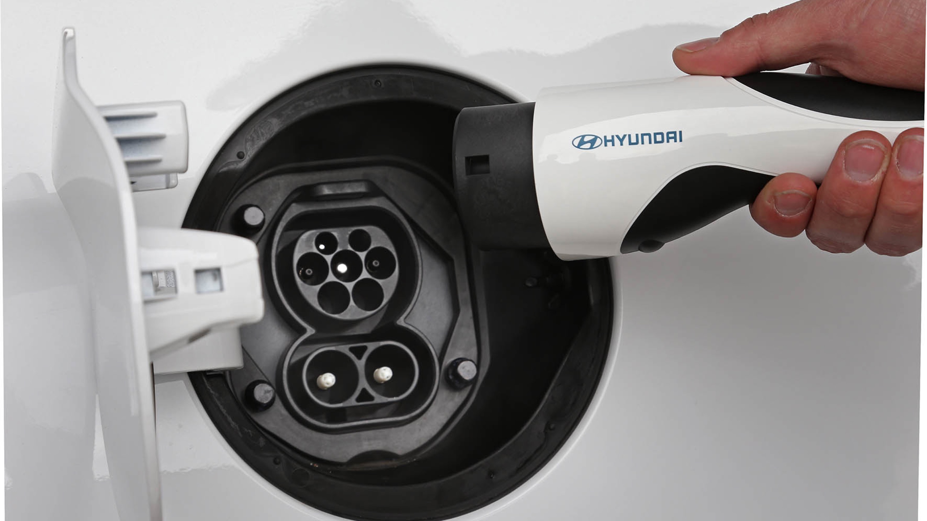 Hyundai_IONIQ_Electric-10