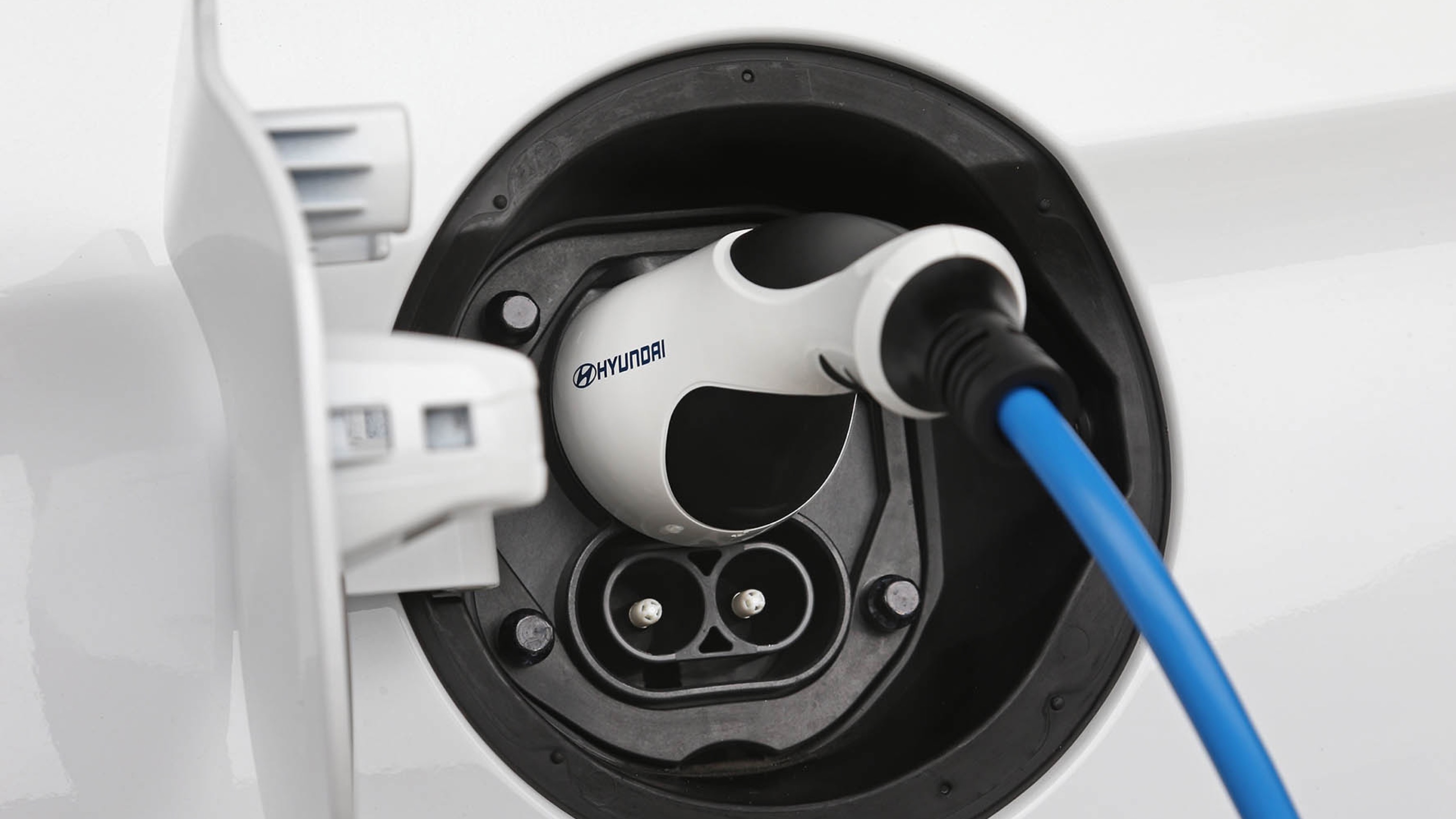 Hyundai_IONIQ_Electric-11