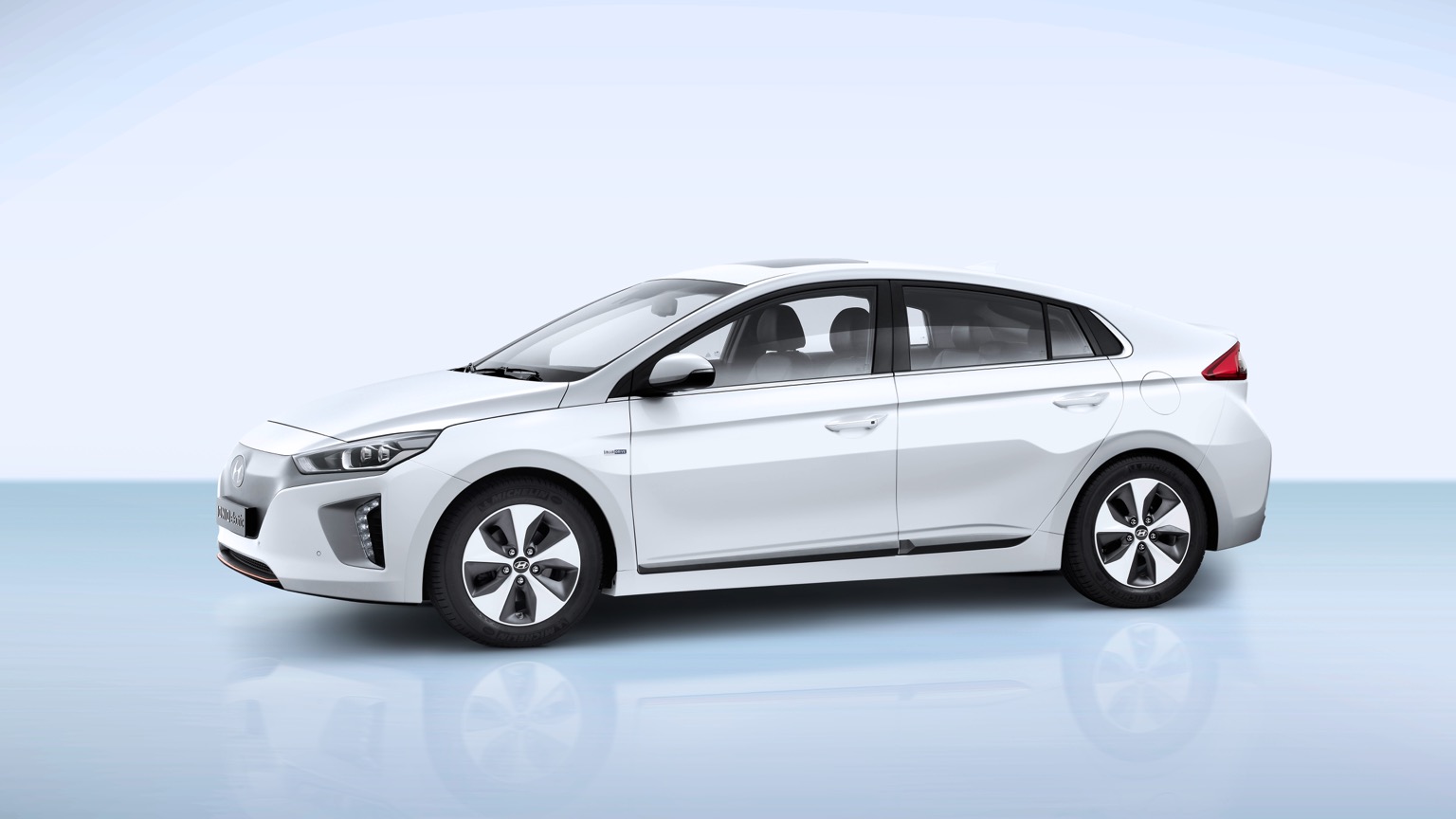 Hyundai_IONIQ_Electric-3