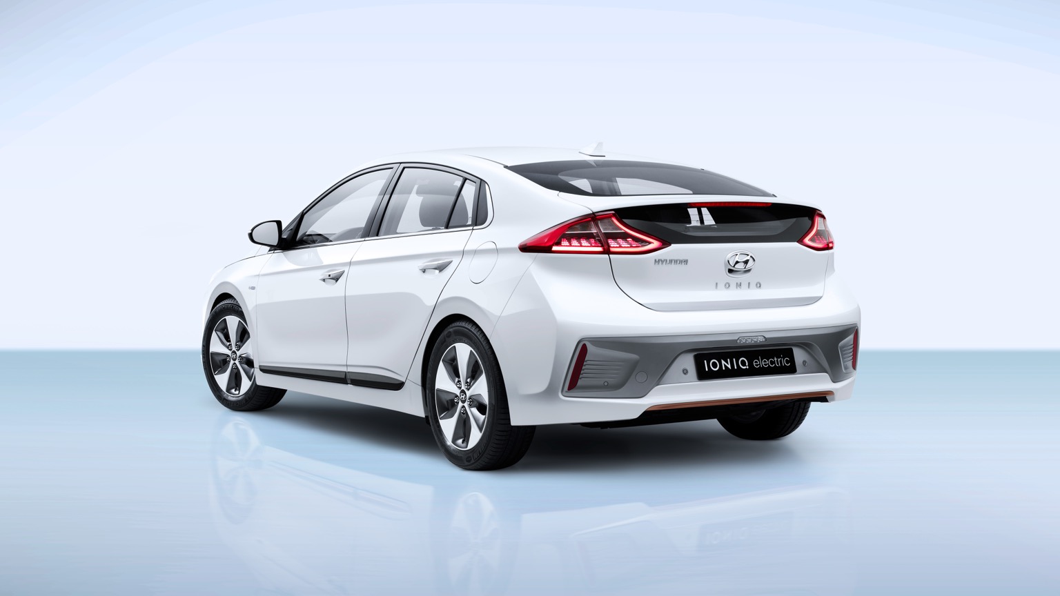 Hyundai_IONIQ_Electric-5