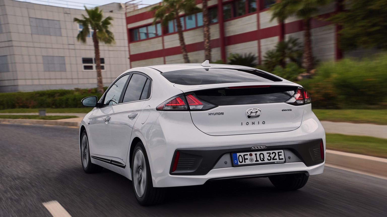 Hyundai_IONIQ_Electric_2020-11