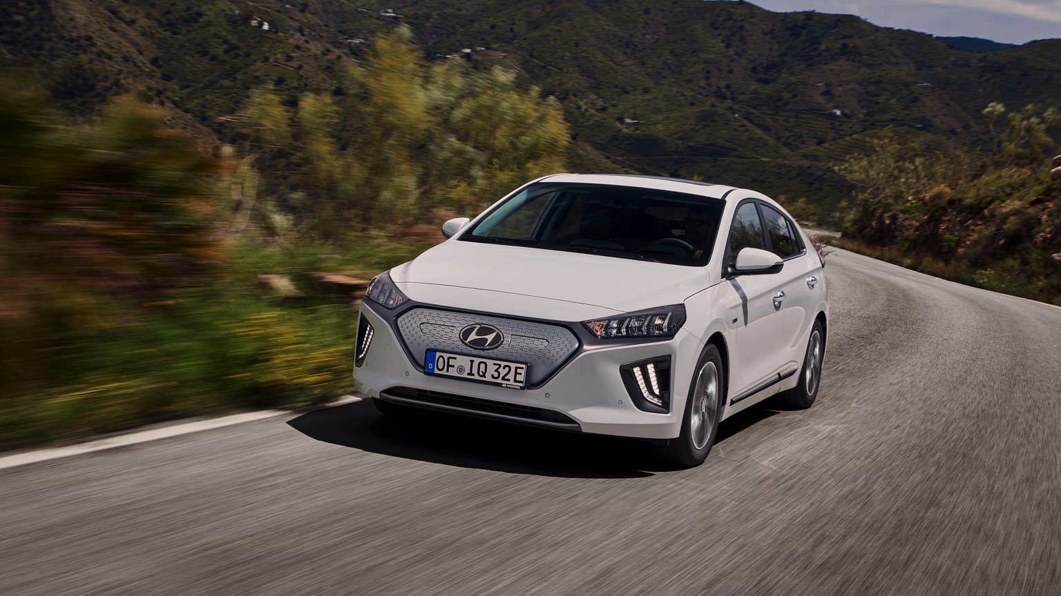 Hyundai_IONIQ_Electric_2020-14