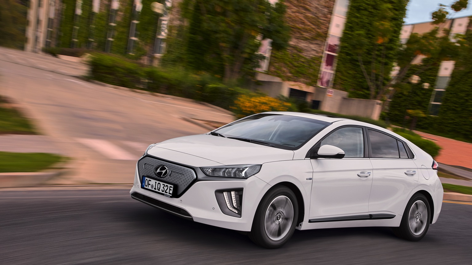 Hyundai_IONIQ_Electric_2020-18