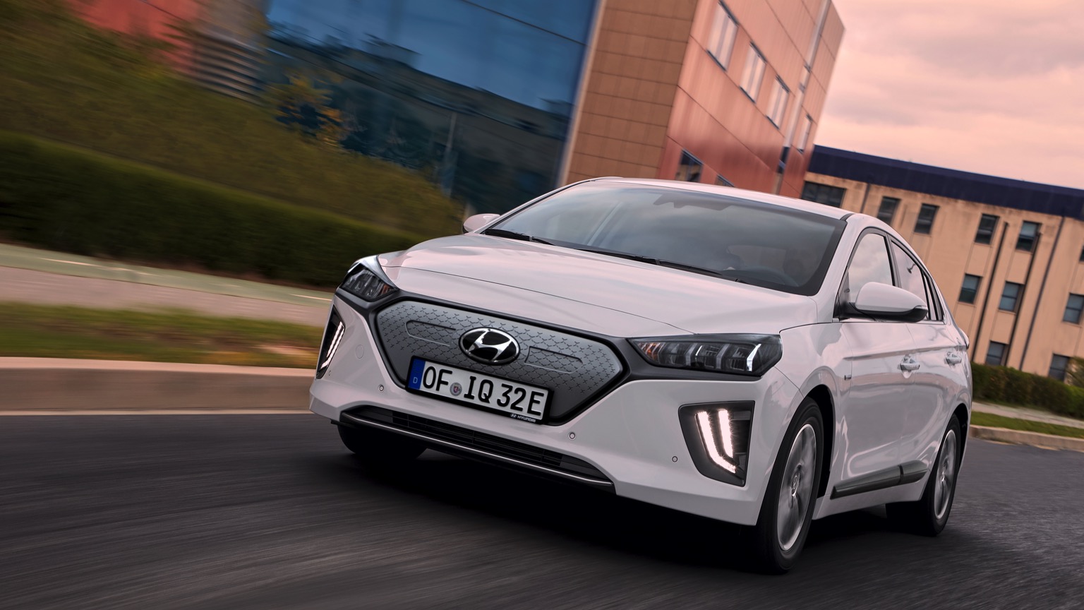 Hyundai_IONIQ_Electric_2020-19