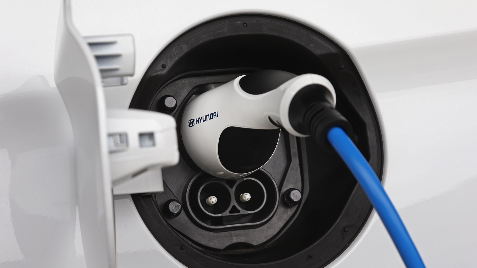 Hyundai_IONIQ_Electric_2020-22