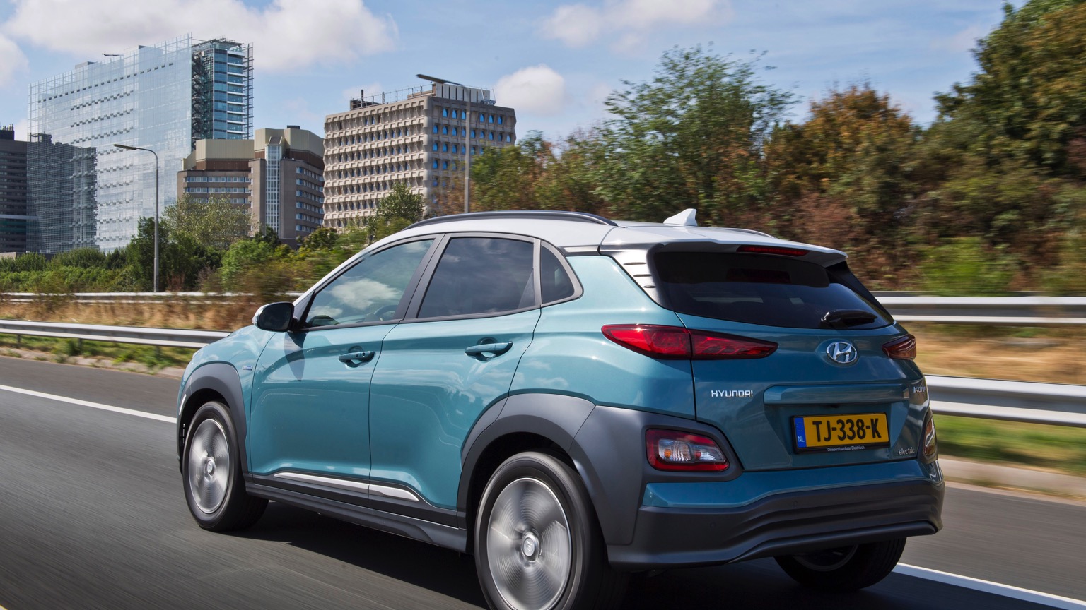 Hyundai_Kona_Electric_2020-8