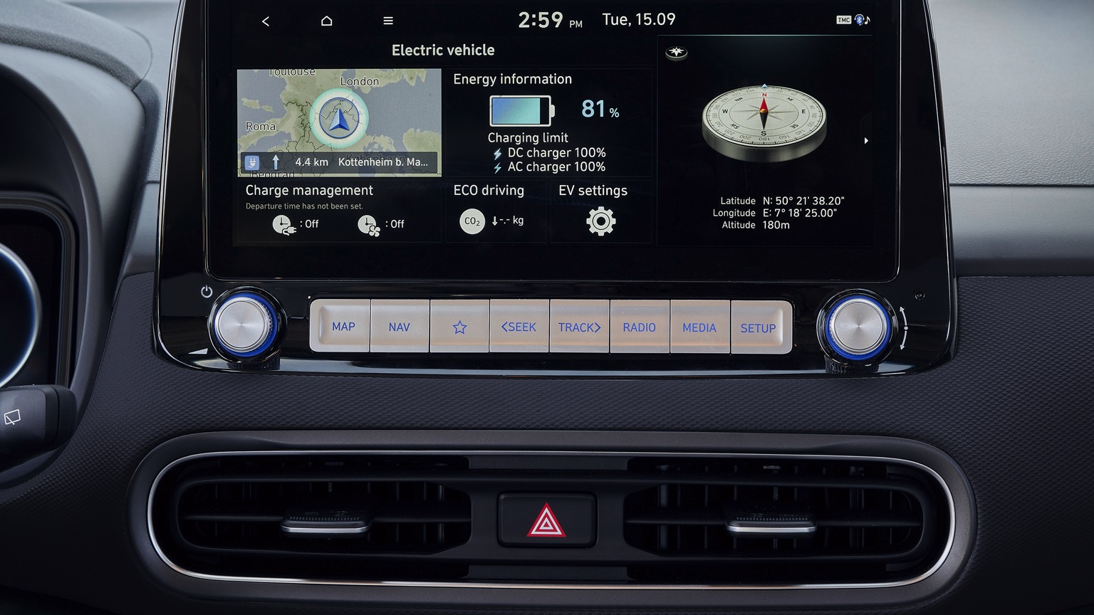 Hyundai_Kona_Electric_2021-8
