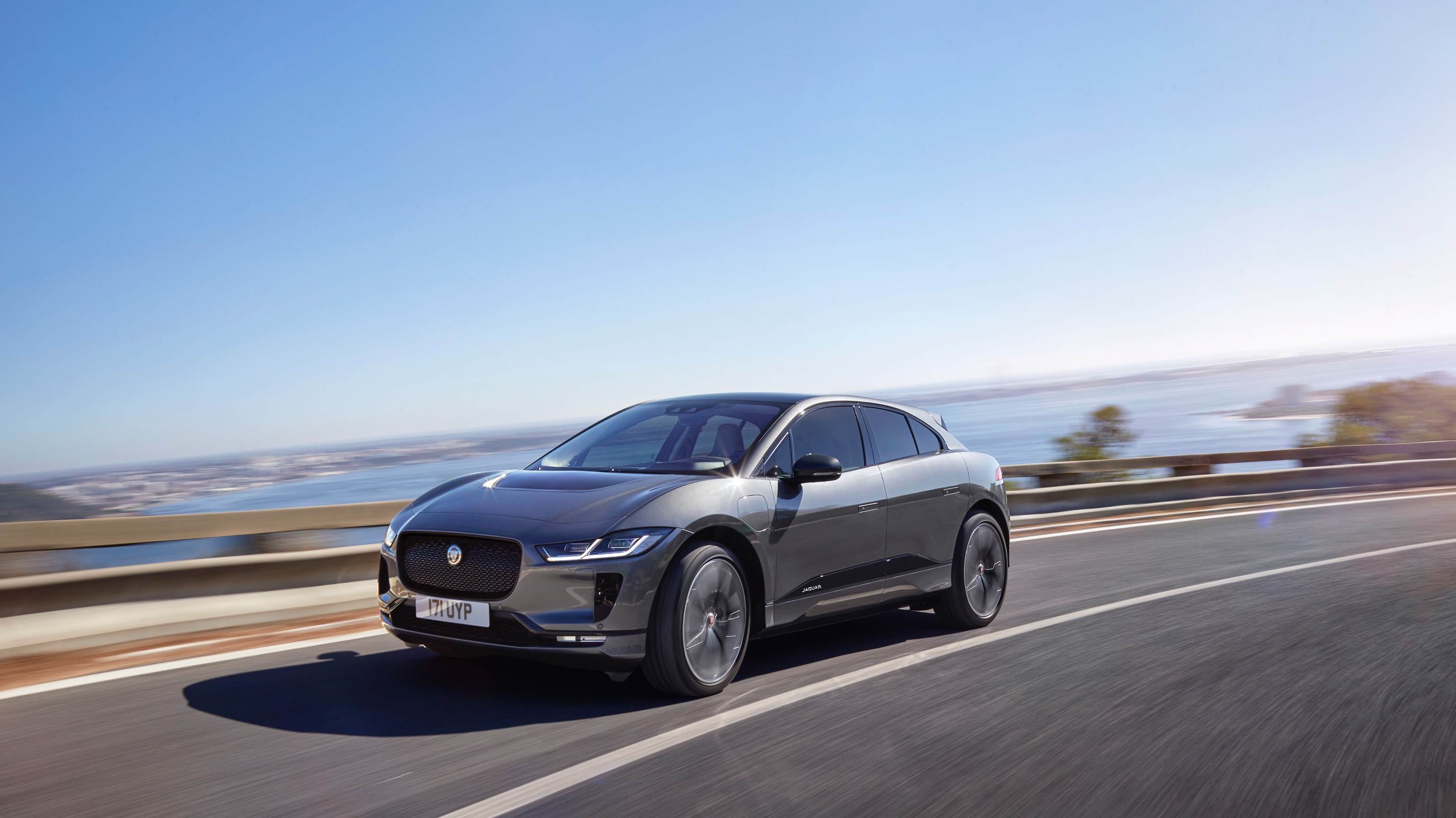 Jaguar_I-Pace-14