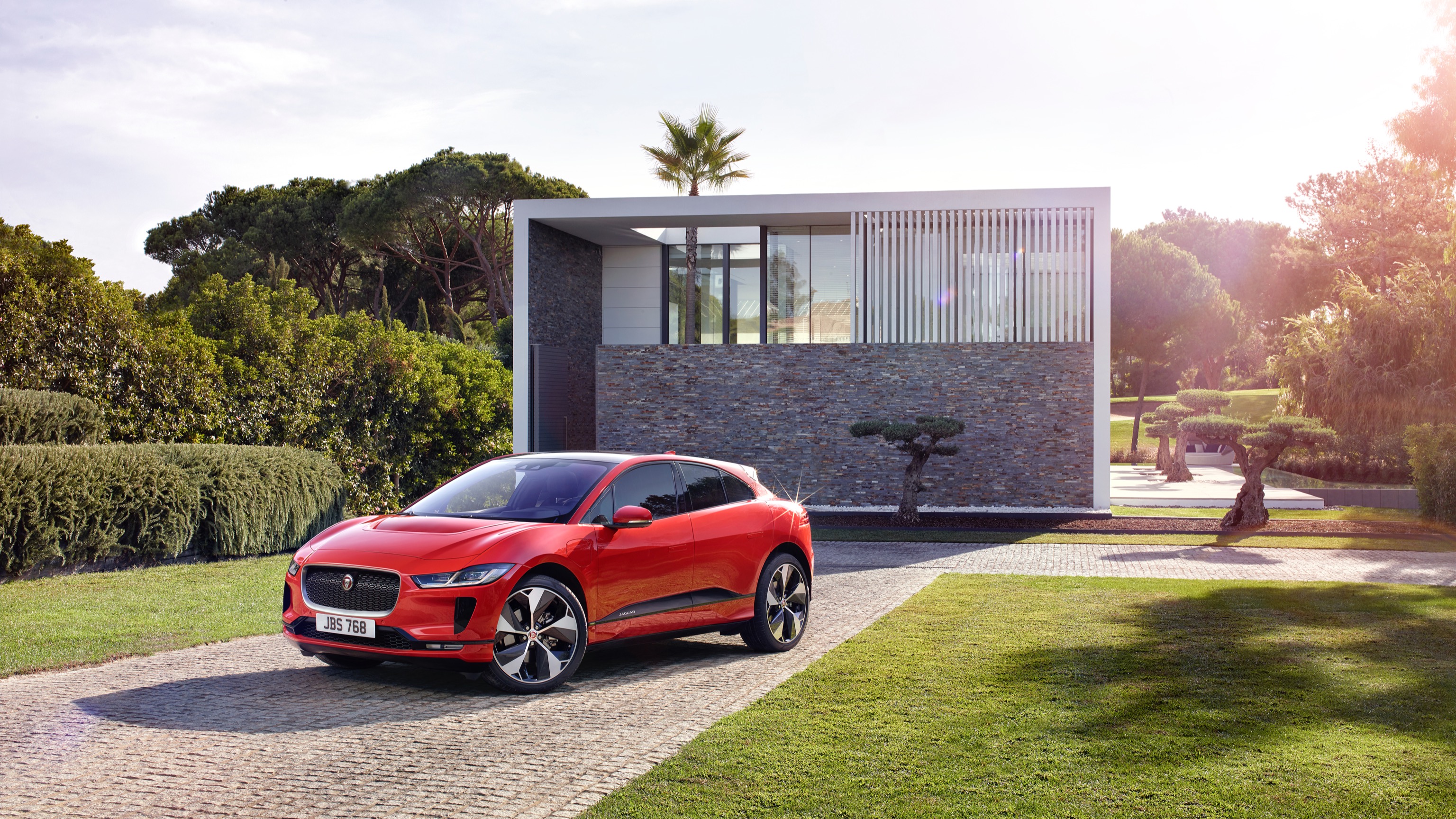 Jaguar_I-Pace-15