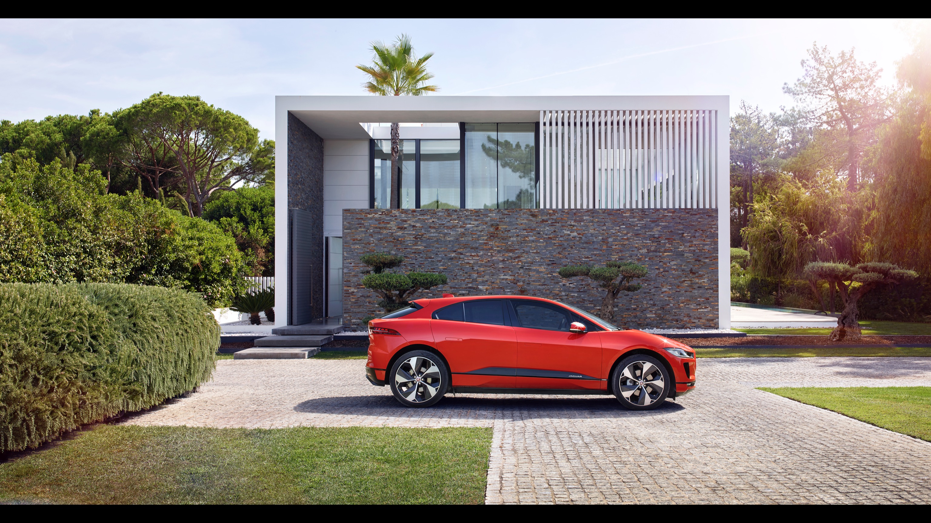 Jaguar_I-Pace-16